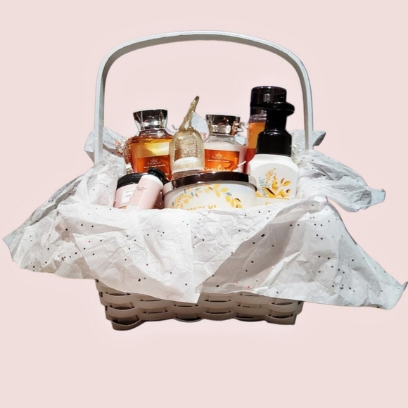 SUNSHINE MIMOSA & SUN WASHED CITRUS 9 PIECE BASKET BY BATH & BODY WORKS - Picture 2 of 2